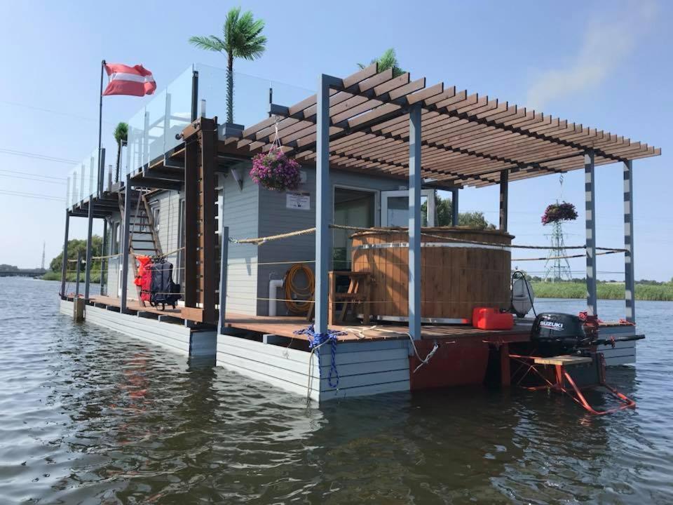 Hotel Houseboat On The Water Liepāja Exterior foto