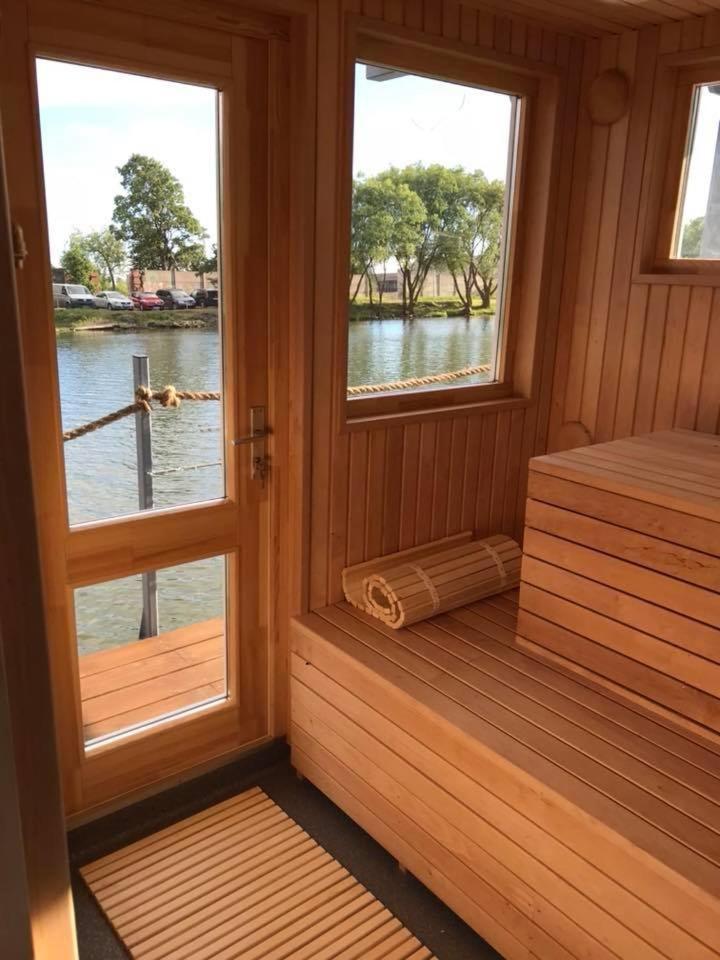 Hotel Houseboat On The Water Liepāja Exterior foto