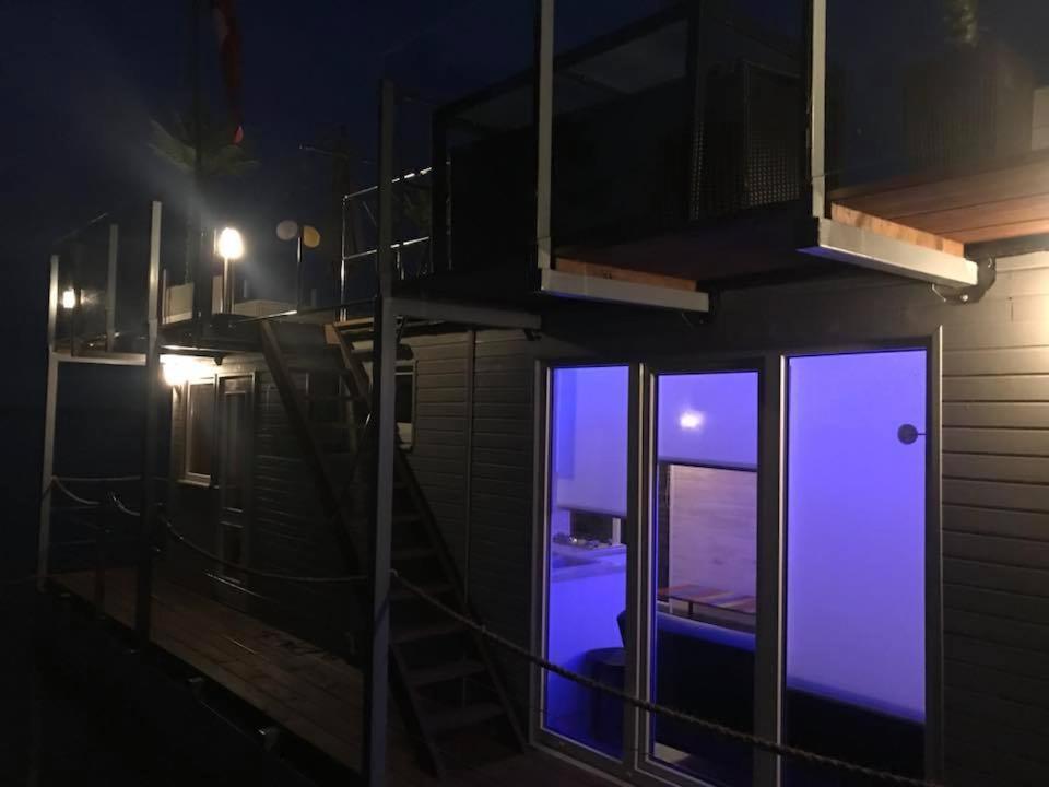 Hotel Houseboat On The Water Liepāja Exterior foto